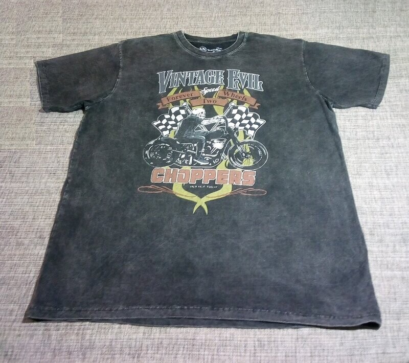 T-Shirt - 2XL - Un Motard sur sa Choppers et Deux Drapeaux de Départ avec Logo "Vintage Evil Choppers".