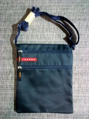 Une Double Pochette en Bandoulière, de Couleur Unis "Bleu Marine", pour Papiers, où Autres... en Dimension 19 x 23.7 cm