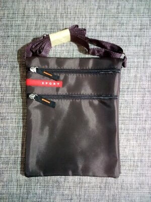 Une Double Pochette en Bandoulière, de Couleur Unis "Marron", pour Papiers, où Autres... en Dimension 19 x 23.7 cm