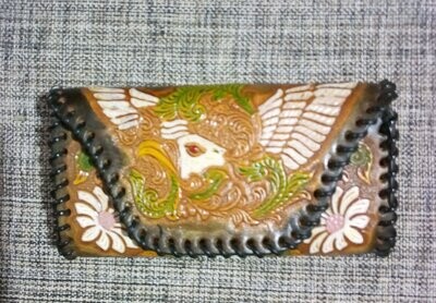 Étui Style "Indien" en Cuir, Fabrication Main, se Porte au Niveau de la Ceinture, Fermoir Magnétique, dimension 13 x 6.5 x 2.5 cm