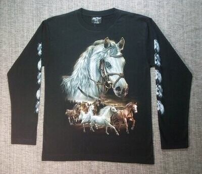 T-Shirt - M - Portrait d'un Cheval Blanc avec six Chevaux aux Galopent dans une Prairie de Sapins