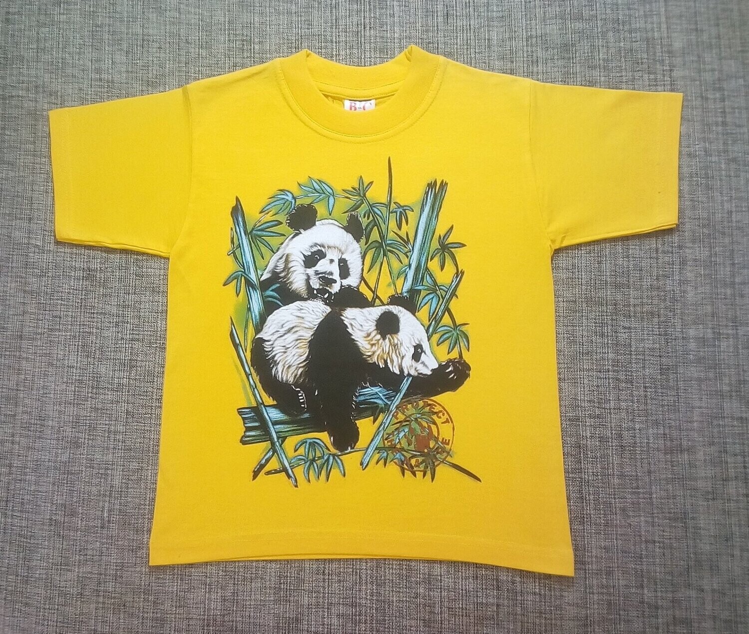 T-SHIRT -  6-8 ans -  Deux Pandas Noir/Blanc dans les Arbres de Bambou sur un Fond Jaune