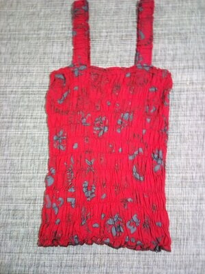 Haut Fantaisie Tissu "Torsadé Élastique" Rouge avec Bretelle Épaule - Taille  28/32 Déco "Symboles Gris, Cœurs, Fleurs"