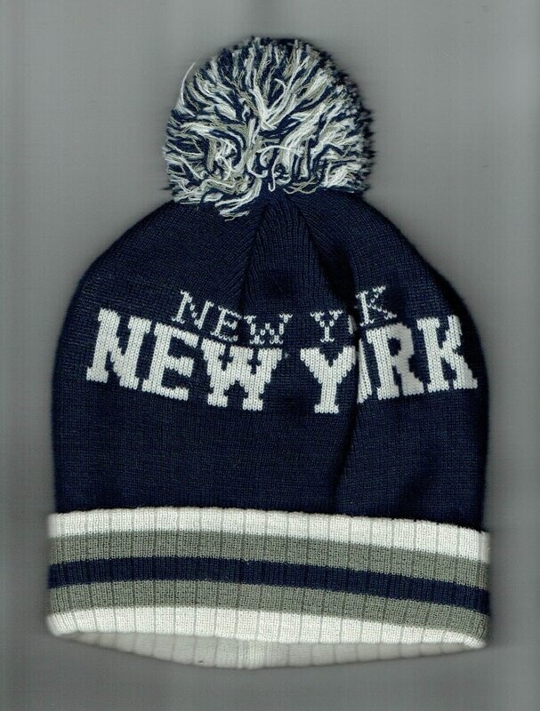 Un Bonnet de Couleur Bleu Marine avec "Revers et Pom-Pom" une Déco Écrit "New York" et d'une Doublure Polaire