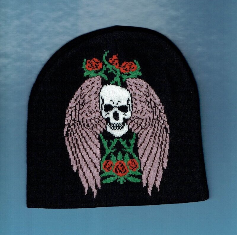Un Bonnet de couleur Noir, avec un motif "Crâne Blanc et Paire d'Ailes Grise" et Branche de Rosier