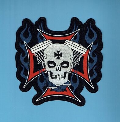 Patch/Écusson Broderie à Coudre - Un Crâne Tatoué d'une "Croix" Représenté sur un Moteur, d'une Croix et d'une Flamme Bleu, Dimension 20 x 21 cm