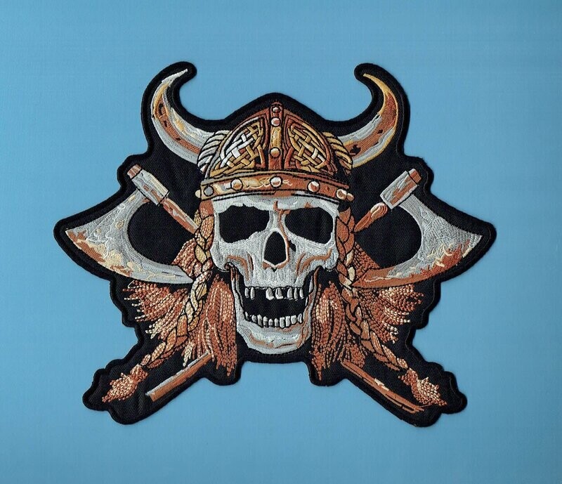 Patch/Écusson Broderie à Coudre - Un Crâne Viking , avec son Casque à Corne, sa Chevelure et ses deux Haches, Sur fond Marron/Gris, Dimension 21 x 25 cm Patch/Écusson Broderie à Coudre - Un Crâne Viking , avec son Casque à Corne, sa Chevelure et ses deux Haches, Sur fond Marron/Gris, Dimension 21 x 25 cm