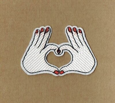Patch/Écusson Broderie à Coudre - Une Paire de Main effectuant le signe de l'Amour "Cœur"  7.8 x 5 cm