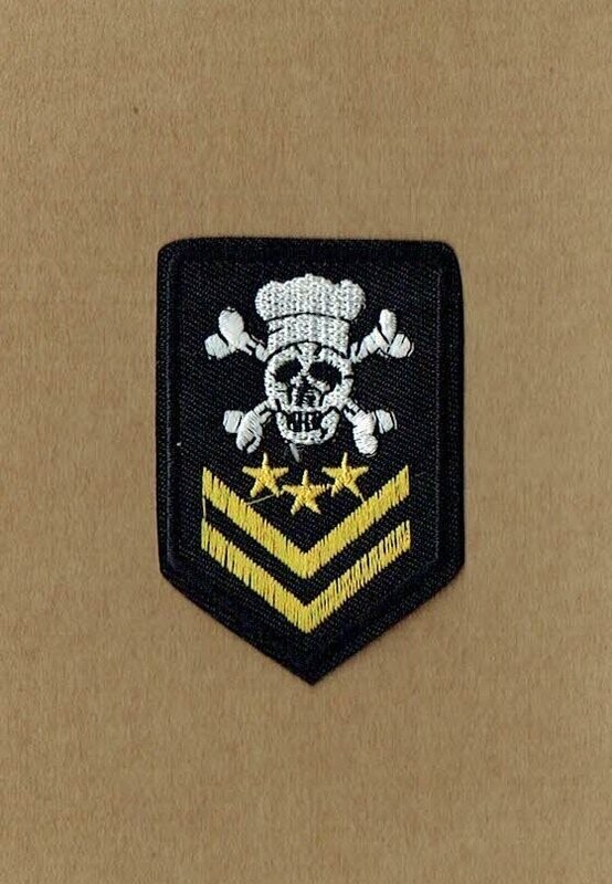 Patch/Écusson Broderie à Coudre - Grade "Sergent Cuitos" Un Crâne avec deux Os pour 3 Trois Étoiles , Dimension 4.5 x 7 cm