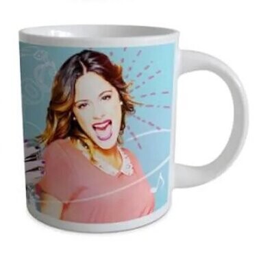 Mug Violetta n°4  Représentant son Portait et Chante sur Fond Bleu, pour une Capacité de 237 ml,  En Céramique