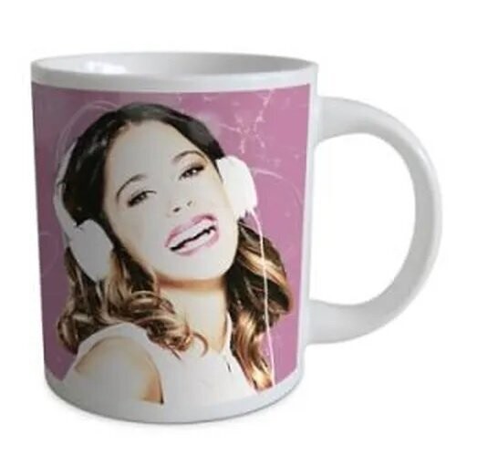 Mug Violetta n°2  Représentant son Portait avec une Paire de Casque Audio sur Fond Rose, pour une Capacité de 237 ml,  En Céramique