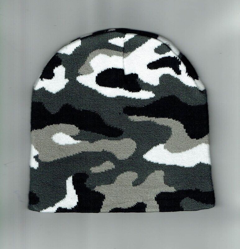 Un Bonnet de Couleur "Gris Militaire Camouflage" sur Composition de Couleur Gris/Noir/Gris Foncé/Blanc