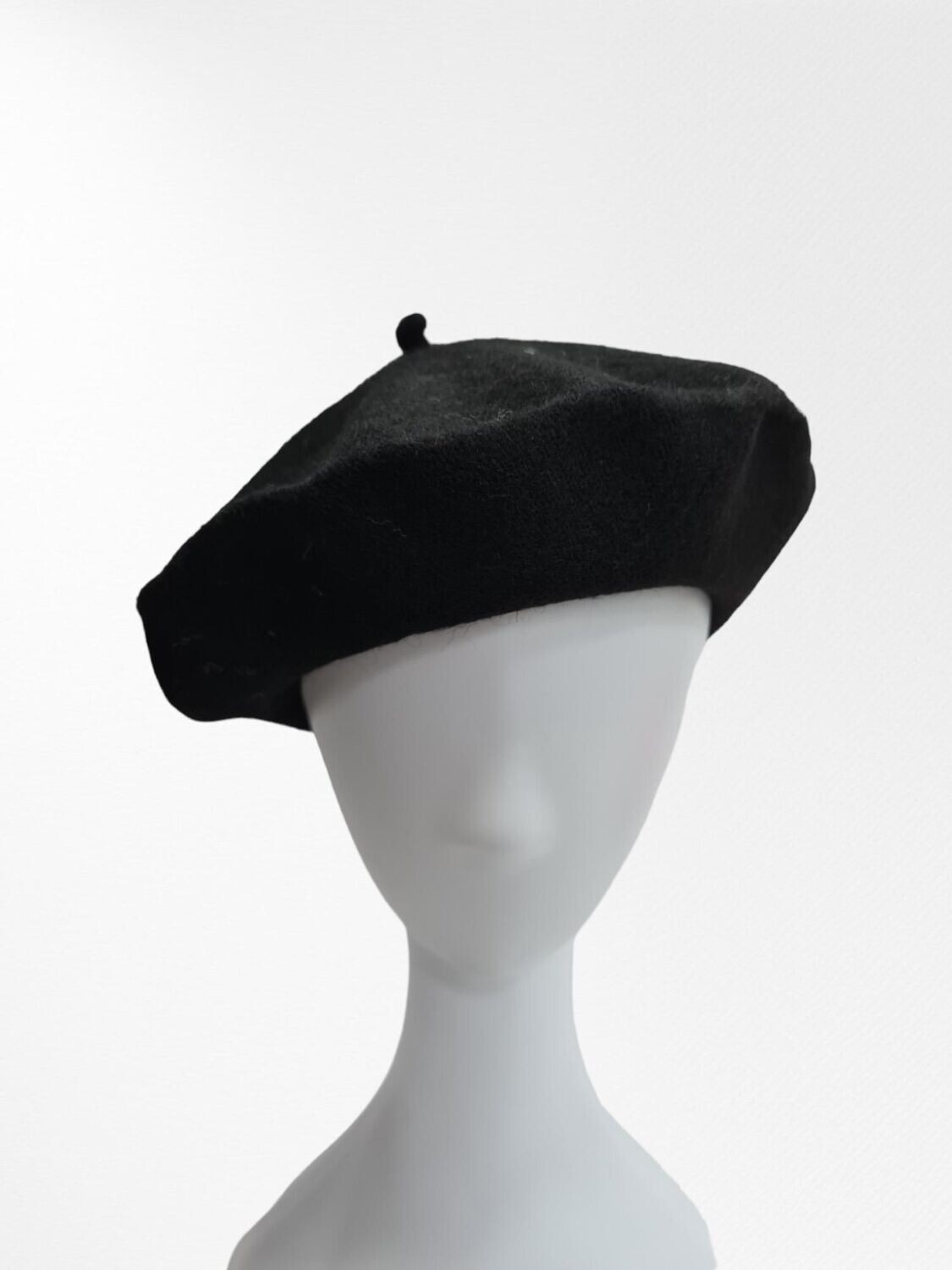 Un Style Parisien, "Le Béret",  De Couleur Noir Unique