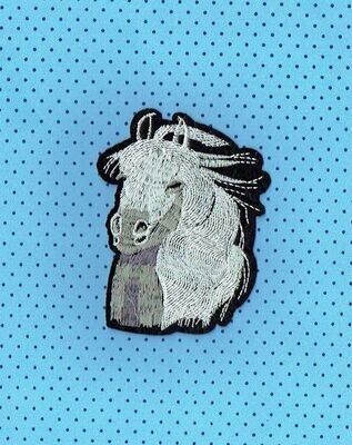 Patch/Écusson Broderie à Coudre - Portrait d'un Cheval Blanc, magnifique, Dimension 6.6 x 8.5 cm