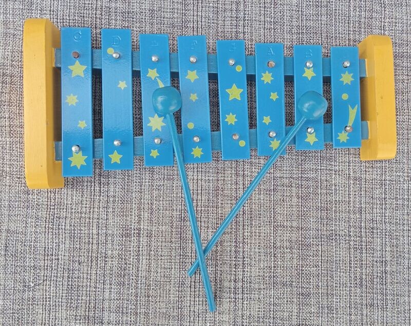 Un Carillon pour les Enfants, Composé de 8 Lames Bleue en Acier avec 2 Mailloches