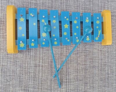 Un Carillon pour les Enfants, Composé de 8 Lames Bleue en Acier avec 2 Mailloches