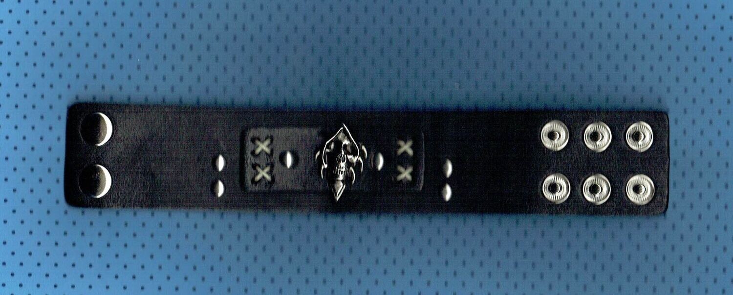 Bracelet en Cuir "Crâne Faucheur Croc" - 6 Boutons Pressions/3 Rangées Rivetés - Dimension : 22.5 x 4 cm