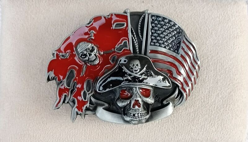 Boucle de Ceinture - Design "Crâne Pirate Yeux Rouge 2 Drapeaux USA & Rouge" - Pour 4 cm de Large