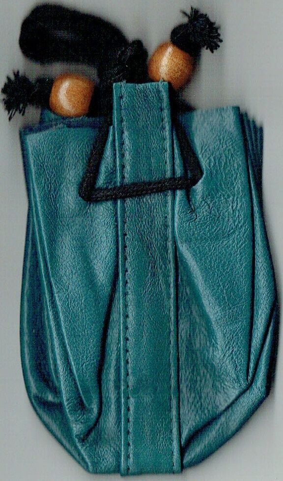 Porte-Monnaie 105, un style "Bourse Fourre-Tout" pour vos pièces et vos billets plier en 4, de Couleur "Cuir Bleu Canard".