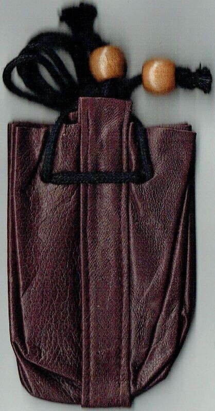 Porte-Monnaie 105, un style "Bourse Fourre-Tout" pour vos pièces et vos billets plier en 4 de Couleur "Cuir Marron foncé".