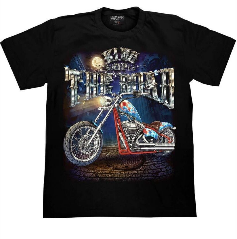 T-Shirt en 3D - XL - Une Moto Chopper en Bleu/Rouge avec Réservoir Flamme et un Cadre Rouge avec en Fond une Lune - Rivet sur le Cadre - T-Shirt en 3D - XL - Une Moto Chopper en Bleu/Rouge avec Réservoir Flamme et un Cadre Rouge avec en Fond une Lune - Rivet sur le Cadre - "King of the Road"
