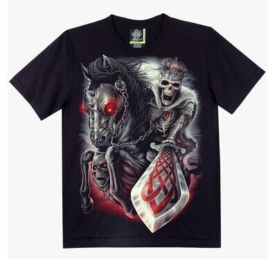 T-Shirt - 2XL - Un Chevalier sur sa Monture Noire Brandi son Épée pour Combattre ses ennemis sur fond Bleu/rouge/Noir T-Shirt - 2XL - Un Chevalier sur sa Monture Noire Brandi son Épée pour Combattre ses ennemis sur fond Bleu/rouge/Noir