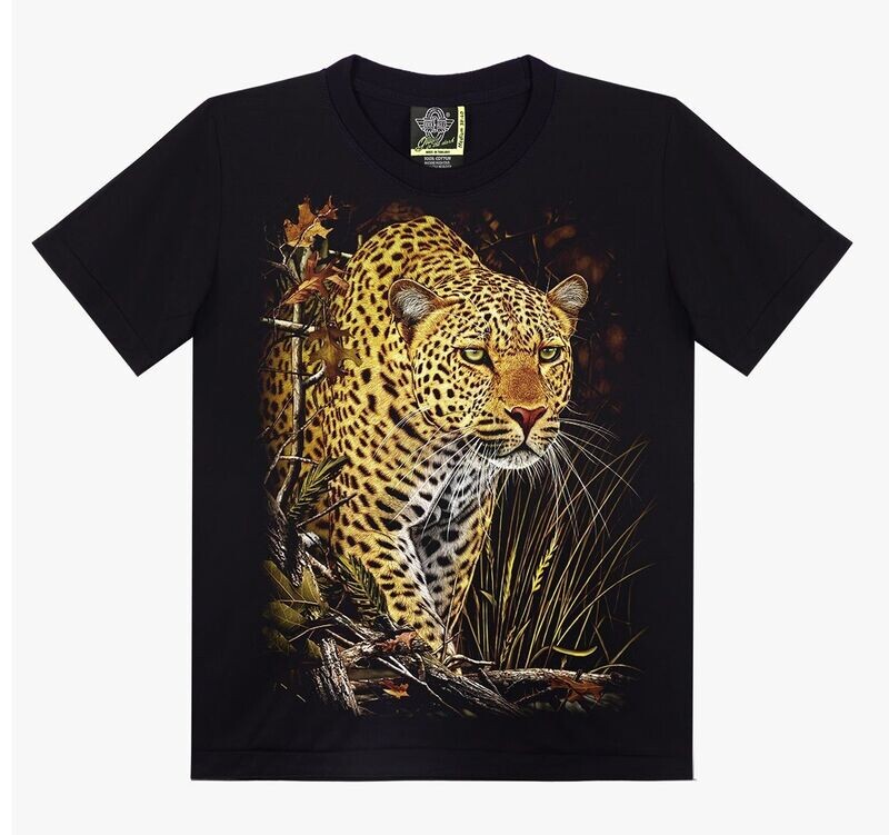 T-Shirt - 2XL - Une Panthère avec sa Robe Tachetée Marron/Orange Marchand dans la Savane en Guette d'une Proie. T-Shirt - 2XL - Une Panthère avec sa Robe Tachetée Marron/Orange Marchand dans la Savane en Guette d'une Proie.