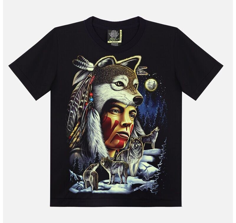 T-Shirt - XL - Portrait d'un Indien avec son Chapeau de Loup, sous une Belle Lune de Forêt de Sapins, de Rochers et de Neige avec Quatre Loups Gris. T-Shirt - XL - Portrait d'un Indien avec son Chapeau de Loup, sous une Belle Lune de Forêt de Sapins, de Rochers et de Neige avec Quatre Loups Gris.