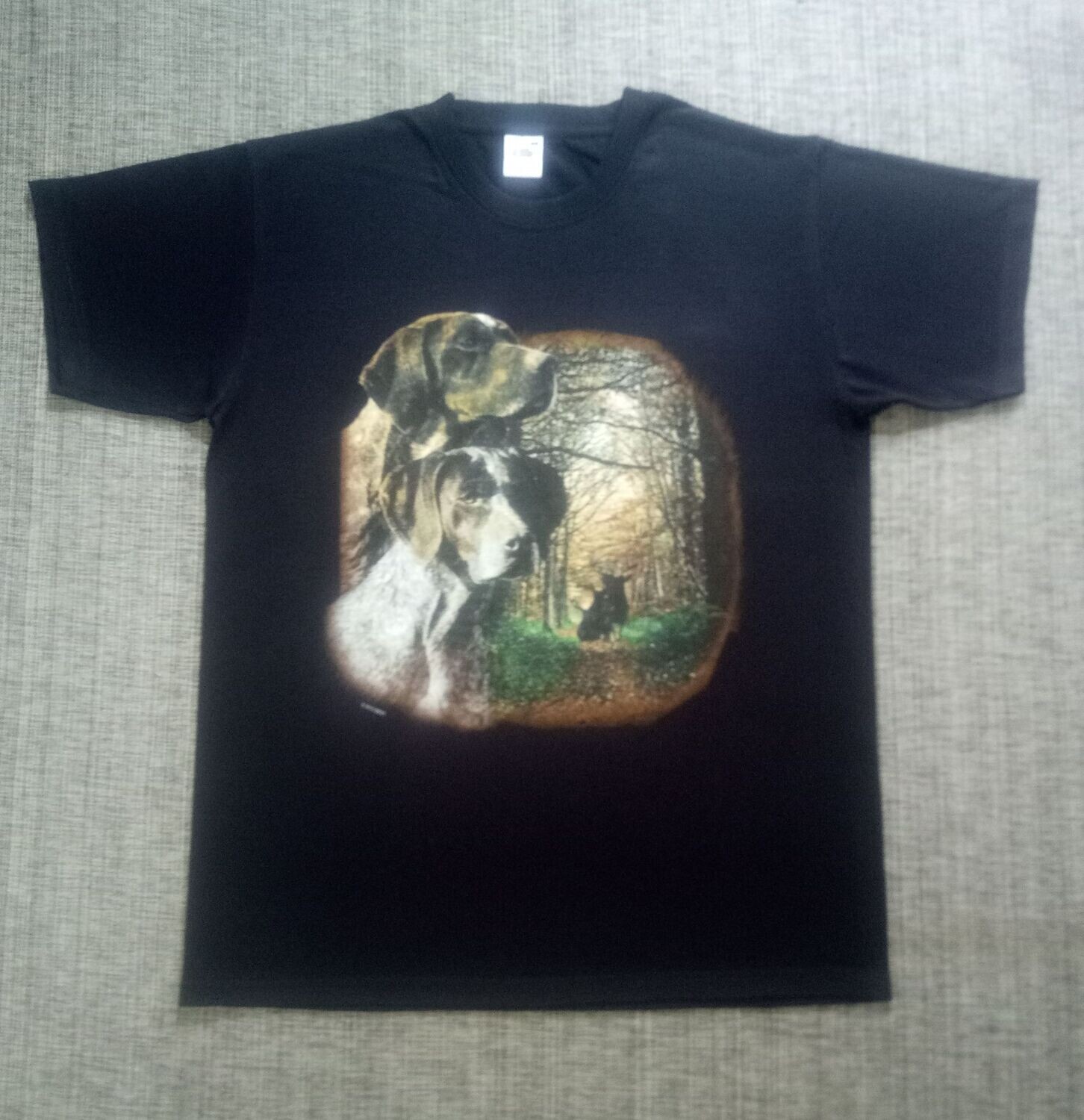 T-SHIRT - M - 2 Chiens de Chasse dans une Forêt et 3 Cerfs