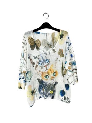 Tunique "Fantaisie" - Trois Portraits de Chatons Gris/Marron/Noir Entouré de Fleurs et des Papillons sur un Fond Blanc/Crème