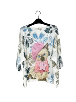 Tunique "Fantaisie" - Chaton en Tenus Casquette et Pull Rose Entouré de Feuilles sur un Fond Blanc/Crème