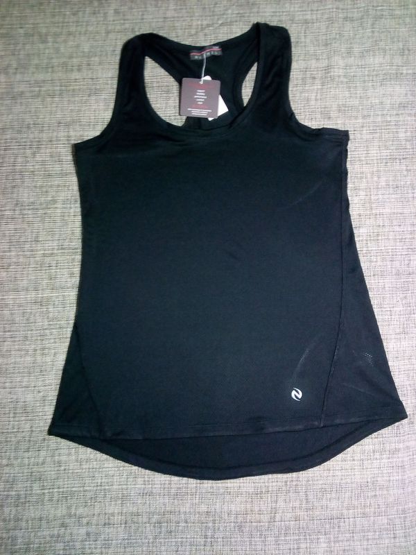 T-Shirt Marcel T-Shirt Marcel "Sport" Taille 44/46 - Conçu le Sportif Un Style Unique en Noir Micro-perforrés - Permet la Flexibilité, la Performance, Le Confort, Gère la Transpiration du Corps