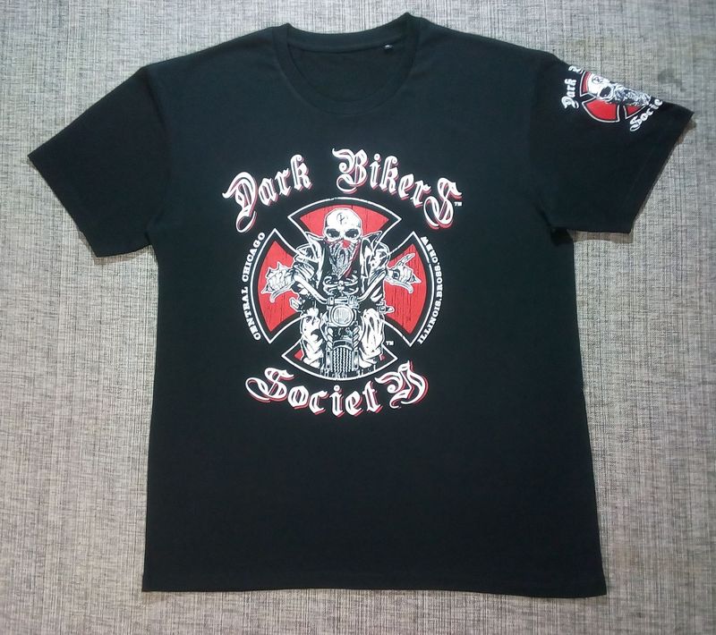 T-Shirt - 2XL - Un Motard Biker en Bandana dessous une Croix avec Logo "Dark Bikers Society".