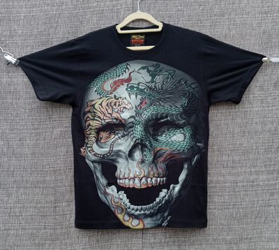 T-Shirt en HD - M - Portrait d'un Crâne Tatoué sur le visage d'un Dragon et d'un Tigre à l'arrière d'un Aigle.