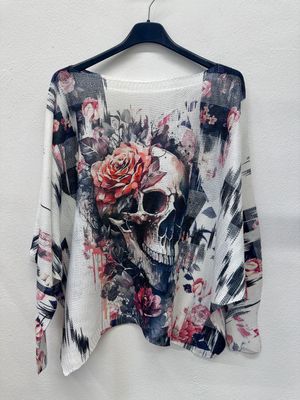 Tunique "Fantaisie" Un Crâne, Entouré de Plusieurs Roses Rouge sur un Fond Noir Gris Blanc.