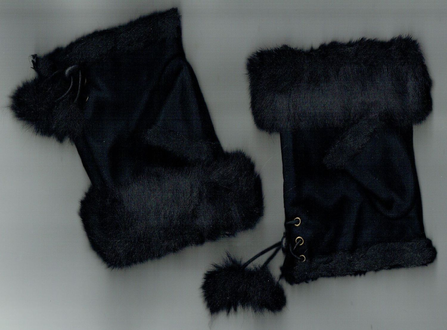 Une Paire de Gants "Mitaine" En "Polyester & Simili Daim", Doublure Fourrure, de Couleur Noir, pour une Taille Réglable Unis de T6 à T8