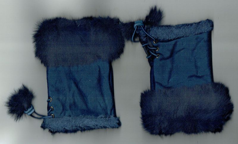 Une Paire de Gants "Mitaine" En "Polyester & Simili Daim", Doublure Fourrure, de Couleur Bleu Marine, pour une Taille Réglable Unis de T6 à T8