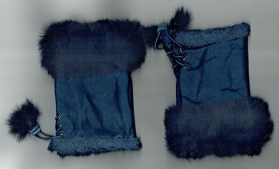Une Paire de Gants "Mitaine" En "Polyester & Simili Daim", Doublure Fourrure, de Couleur Bleu Marine, pour une Taille Réglable Unis de T6 à T8