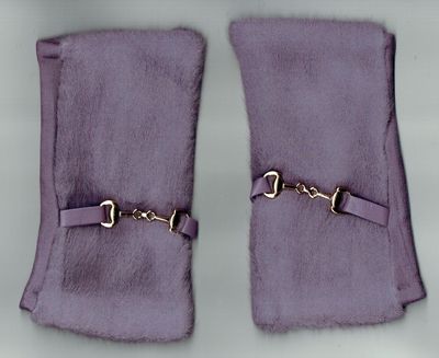 Une Paire de Gants "Mitaine" En "Viscose,Cotton, Laine " Recouverte d'une Fourrure au Dessus, de Couleur Violet, pour une Taille Unis de T6 à T8