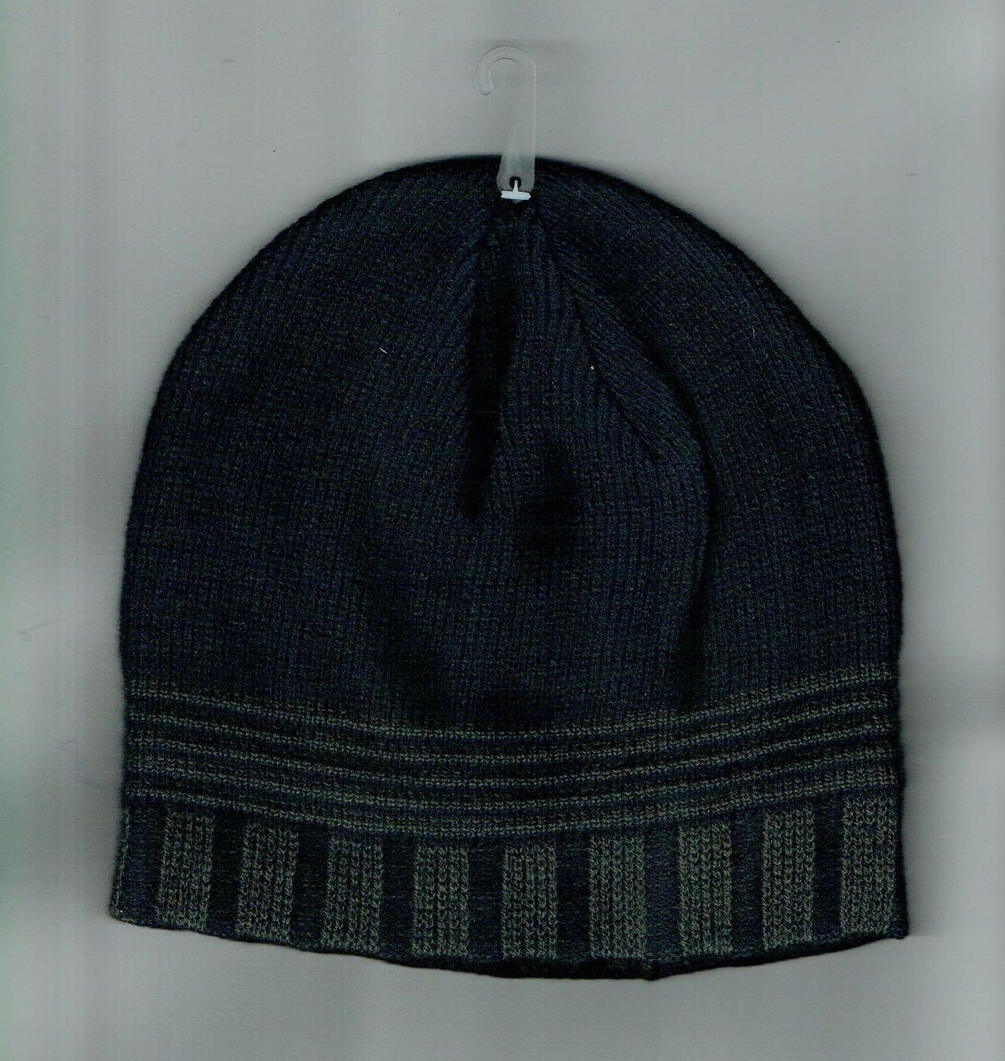 Un Bonnet "Bleu Marine" avec une Déco Rayure Gris, et sa Doublure Polaire pour Taille unique