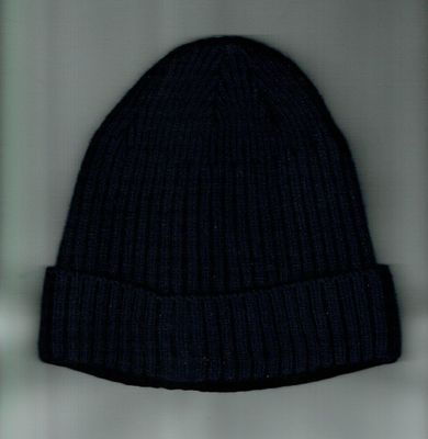 Un Bonnet "Noir" avec son "Revers Noir" avec sa Doublure Fourrure Polaire, en 60 % Viscose pour Taille unique.