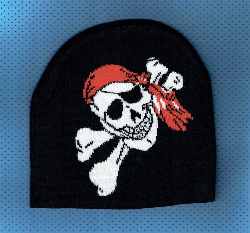 Un Bonnet Noir avec une Déco "Crâne 2 Os Blanc, Bandana Rouge, Penché", Pirate où Biker
