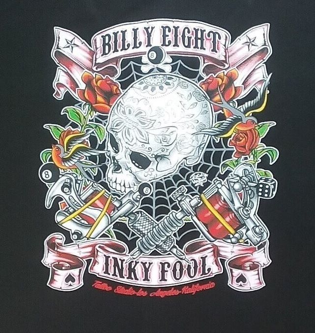 Un Sweat Un Sweat "Noir" de Taille 40/42, Retrouvez La Magnifique Marque "Billy Eight" Représente un "Crâne Blanc Tatoué, avec 2 Roses Rouge"et sa Banderoles "Tattoo Shop"