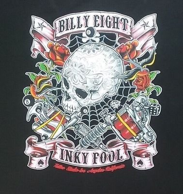 Un Sweat Un Sweat "Noir" de Taille 40/42, Retrouvez La Magnifique Marque "Billy Eight" Représente un "Crâne Blanc Tatoué, avec 2 Roses Rouge"et sa Banderoles "Tattoo Shop"