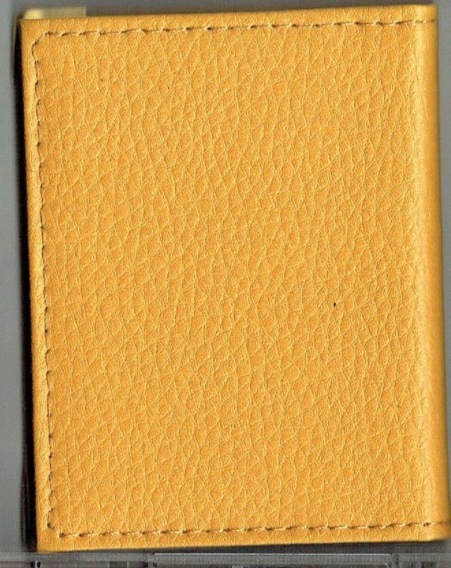 Porte Carte , "20 Emplacements pour Carte", de Visite, de CB..., En Croute de Cuir Jaune Vachette, En Petit Format Comme les Cartes, Ouverture Simple.