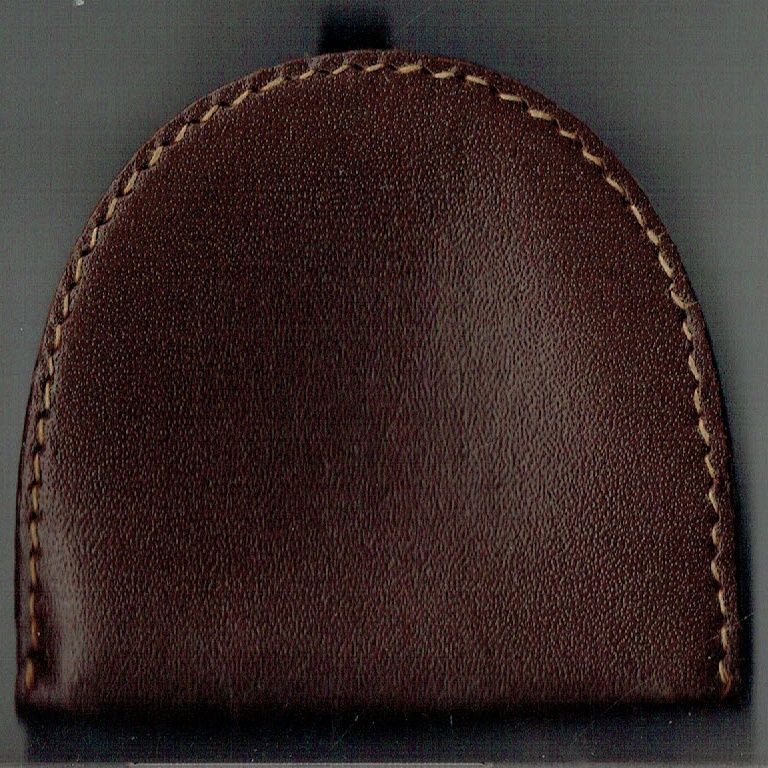 Porte-Monnaie Cuvette en "Style Fer à Cheval", Croûte de Cuir de Couleur  Camel.