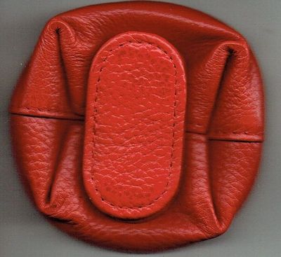 Porte-Monnaie "Rond", Croute de Cuir Vachette, Couleur Rouge, le Rond Fourre-Tout, Petit mais Nombreuse Pièces et Billets.