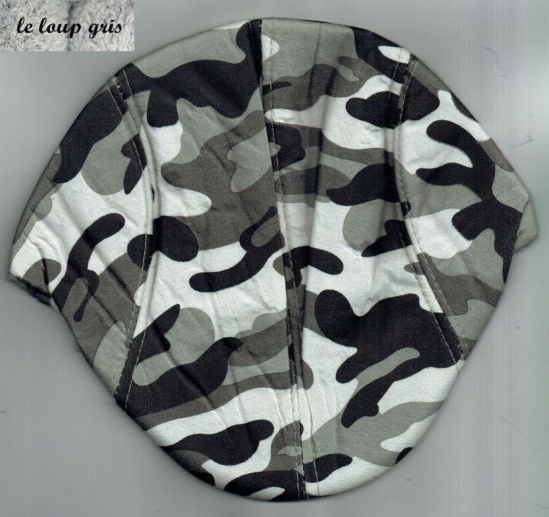 Retrouvé une Culture Britanniques  avec, "Le Béret Casquette Plat", un Couvres-Chefs Intemporels, de Couleur Gris Camouflage.