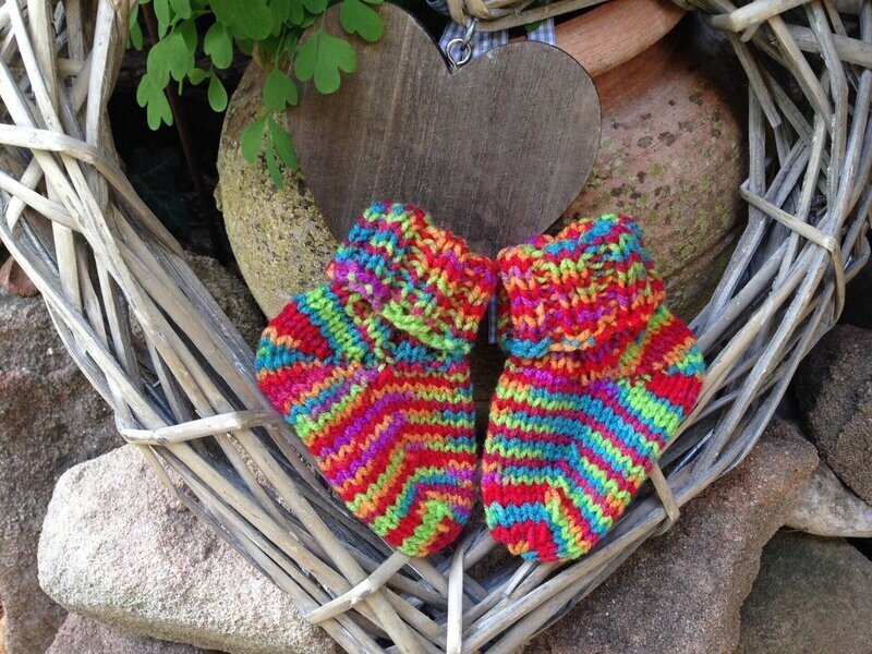handgestrickte Babysöckchen Erstlingssöckchen Babygeschenk
