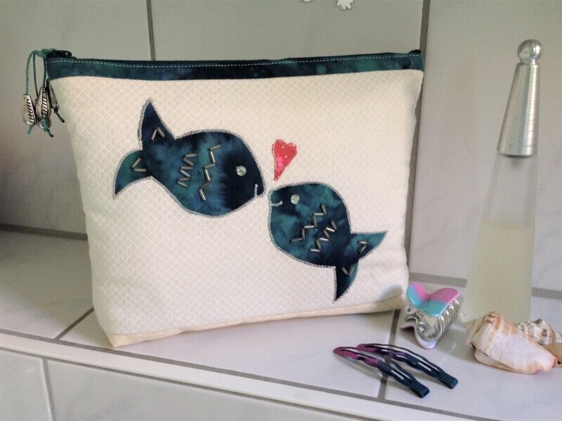 handgefertigte Kosmetiktasche Fischmotiv mit Glitzer personalisierbar